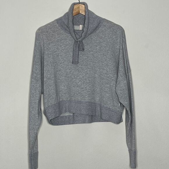 FREE PEOPLE MOVEMENT LARA GRAY CROP SWEATSHIRT SIZE XS/TP - Picture 1 of 8